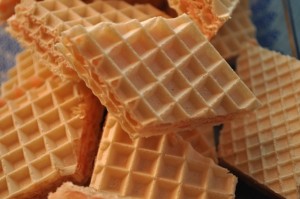 Wafle z galaretką truskawkową