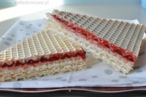 Wafle z dżemem i serkiem